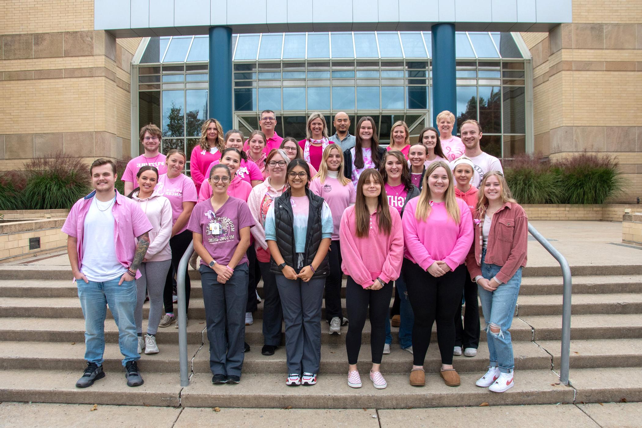放射学学生举办Pink Out活动，提高人们对乳腺癌的认识